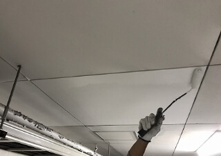 ケミカルボード塗装の様子