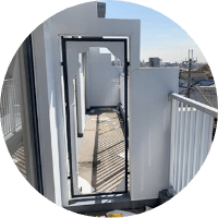 パーテーション割れの様子