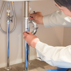 施工・工事管理を行う様子